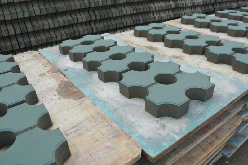 草坪砖.jpg 草坪砖.jpg